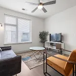 Modern Nulu 2Br Cozysuites 10