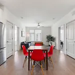 Modern Nulu 2Br Cozysuites 10