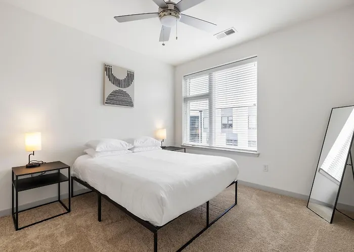 Modern Nulu 2Br Cozysuites 10